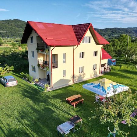 ホテル Vila Norina Oesti-Paminteni エクステリア 写真
